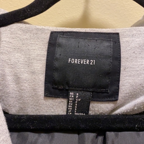 FOREVER 21 BLACK PUFFER COAT - Picture 3 of 12